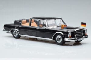 Mercedes 600 Pullman W100 Landaulet Queen Elizabeth II KK-Scale 1:18 KKDC181185 Diecast — photo 4 of 6