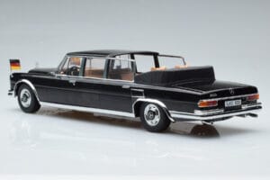 Mercedes 600 Pullman W100 Landaulet Queen Elizabeth II KK-Scale 1:18 KKDC181185 Diecast — photo 5 of 6