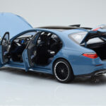 Mercedes S-Class W223 Vintage Blue Norev 1:18 - image 4 of 7
