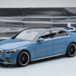 Mercedes S-Class W223 Vintage Blue Norev 1:18 - image 7 of 7