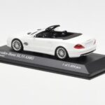 Mercedes SL 55 AMG R230 White Minichamps 1:43 - image 3 of 4