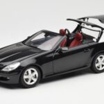 Mercedes SLK R171 Obsidian Black Metallic Minichamps 1:18 B66962319 - image 2 of 9