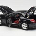Mercedes SLK R171 Obsidian Black Metallic Minichamps 1:18 B66962319 - image 6 of 9