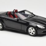 Mercedes SLK R171 Obsidian Black Metallic Minichamps 1:18 B66962319 - image 7 of 9