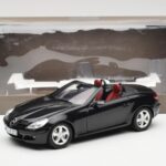 Mercedes SLK R171 Obsidian Black Metallic Minichamps 1:18 B66962319 - image 9 of 9