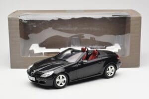 Mercedes SLK R171 Obsidian Black Metallic Minichamps 1:18 B66962319 Diecast — photo 9 of 9