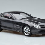 Mercedes SLR McLaren Black CMC 1:18 - image 6 of 10