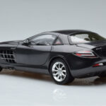 Mercedes SLR McLaren Black CMC 1:18 - image 7 of 10