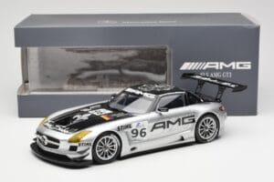 Mercedes SLS AMG GT3 #96 M. Hakkinen AMG Customer Sports 6 Hours of Zhuhai ILMC 2011 Minichamps 1:18 B66960197 Diecast — photo 6 of 6