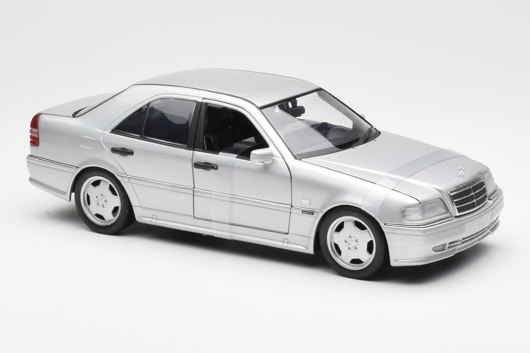 Mercedes C36 AMG W202 Silver UT Models 1:18 180035000 Diecast — photo 4 of 6