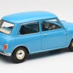 Morris Mini Minor Blue Kyosho 1:18 08964BL - image 3 of 8