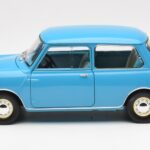 Morris Mini Minor Blue Kyosho 1:18 08964BL - image 4 of 8