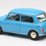 Morris Mini Minor Blue Kyosho 1:18 08964BL - image 7 of 8