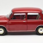Morris Mini Minor Red Kyosho 1:18 08964R - image 4 of 8