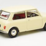 Morris Mini Minor White Kyosho 1:18 08964W - image 3 of 8