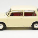 Morris Mini Minor White Kyosho 1:18 08964W - image 4 of 8