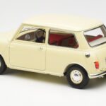Morris Mini Minor White Kyosho 1:18 08964W - image 7 of 8