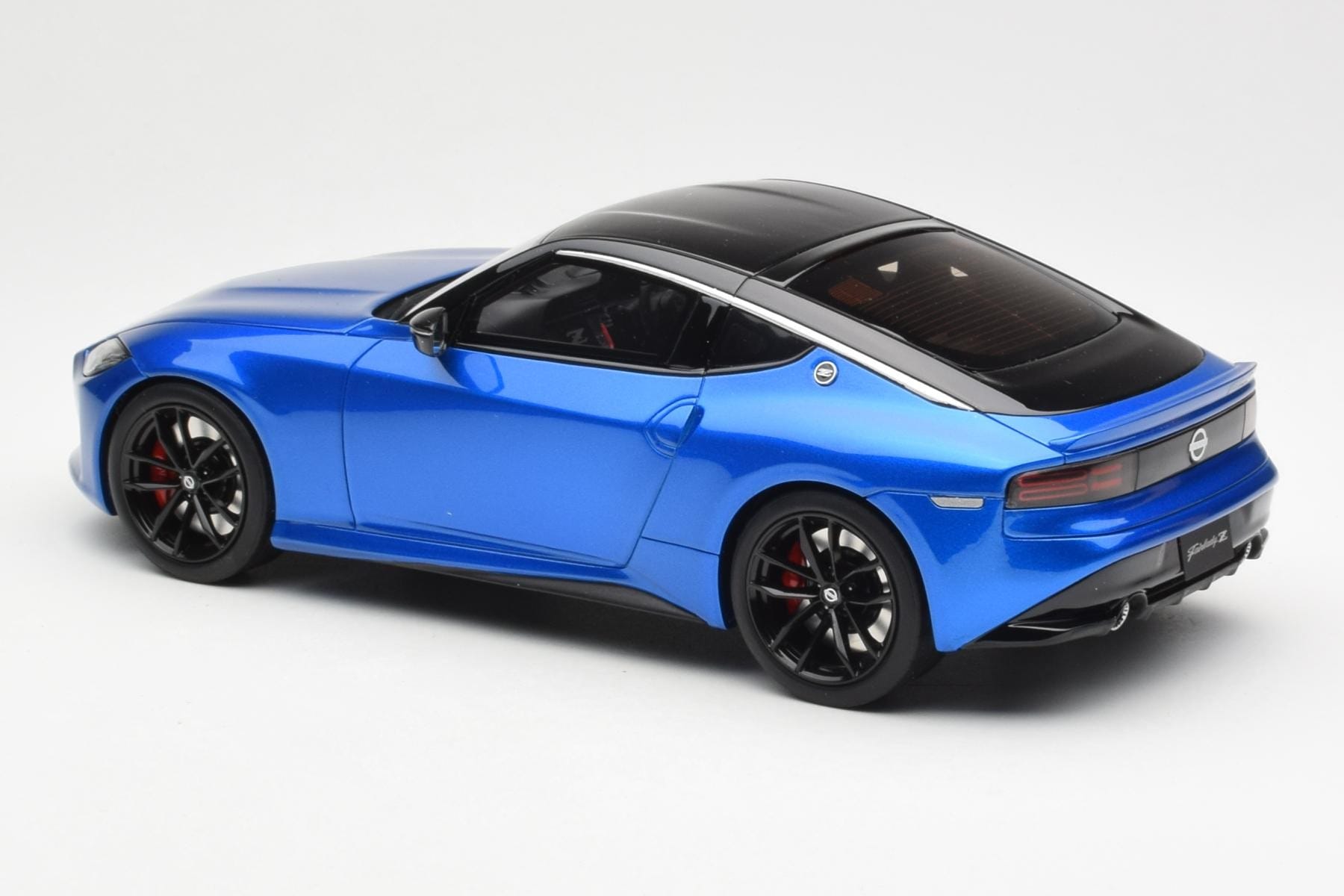 Nissan Fairlady Z Z35 Bayside Blue GT Spirit 1:18 GT387 Resin — photo 5 of 6