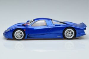 Nissan R390 GT1 Road Car GT Spirit 1:18 GT403 Resin — photo 3 of 6