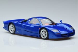 Nissan R390 GT1 Road Car GT Spirit 1:18 GT403 Resin — photo 4 of 6
