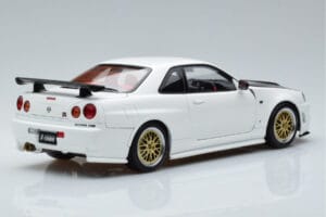 Nissan Skyline GT-R R34 Nismo Z-Tune White MotorHelix 1:18 M83407 Diecast — photo 3 of 11