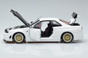 Nissan Skyline GT-R R34 Nismo Z-Tune White MotorHelix 1:18 M83407 Diecast — photo 4 of 11