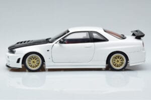 Nissan Skyline GT-R R34 Nismo Z-Tune White MotorHelix 1:18 M83407 Diecast — photo 5 of 11