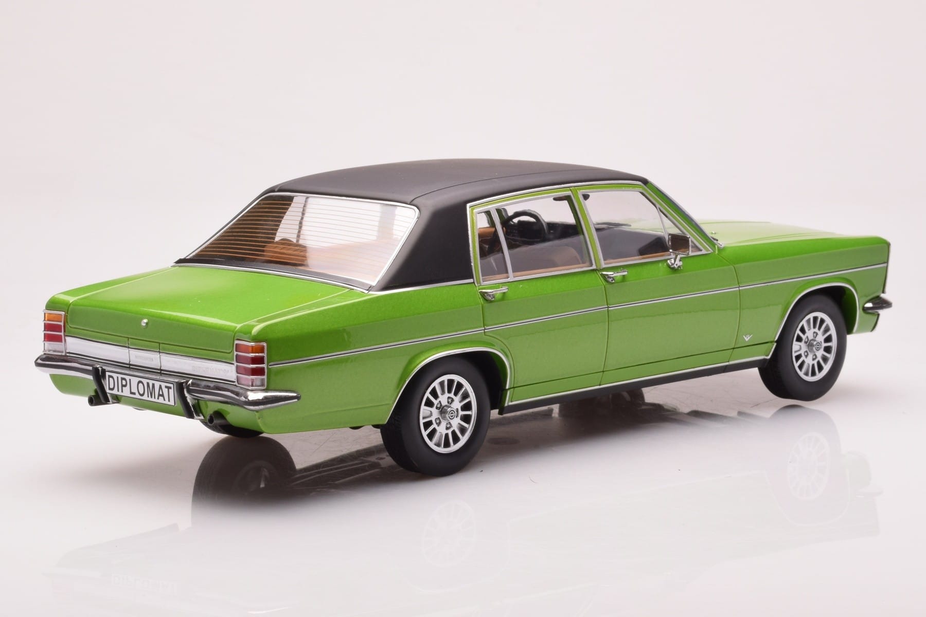 Opel Diplomat B Green Metallic MCG 1:18 MCG18337 Diecast — photo 2 of 6