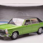 Opel Diplomat B Green Metallic MCG 1:18 - image 6 of 6