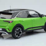 Opel Mokka-e GS Line Matcha Green Otto 1:18 - image 2 of 5