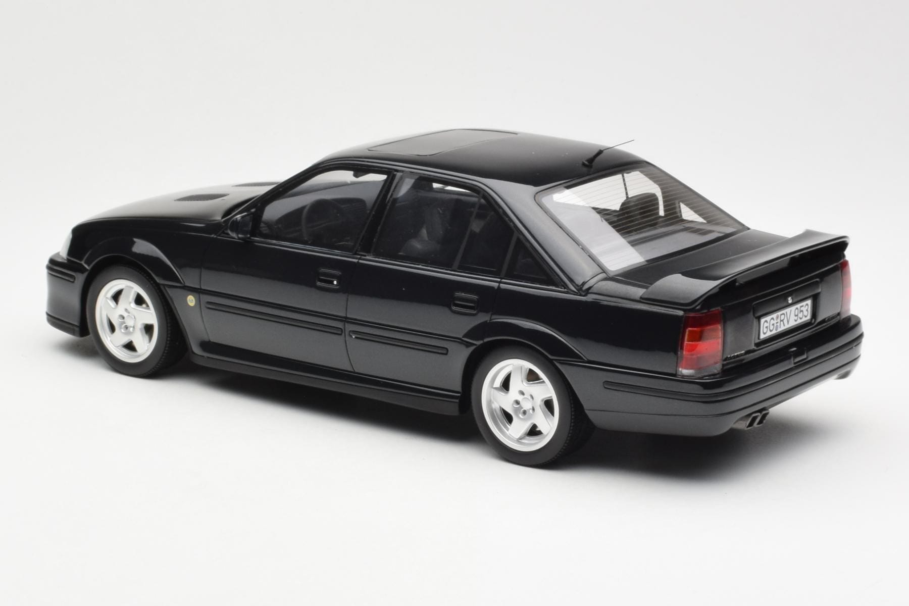 Opel Omega A Lotus Imperial Dark Green Metallic Otto 1:18 OT153 Resin — photo 5 of 6