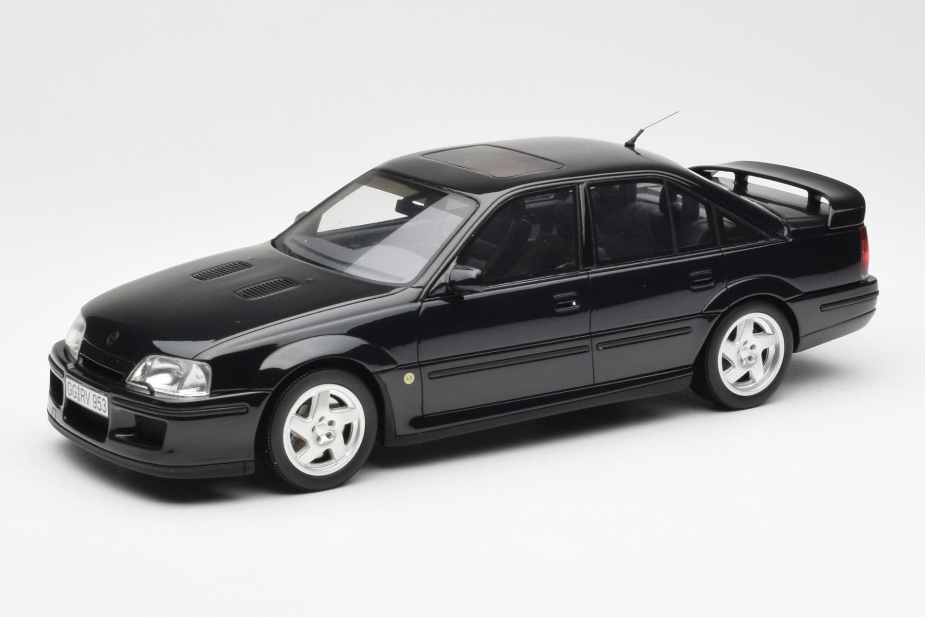 Opel Omega A Lotus Imperial Dark Green Metallic Otto 1:18 OT153 Resin