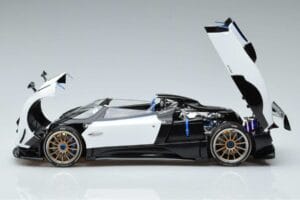 Pagani Zonda HP Barchetta Carbon Fiber White LCD 1:18 LCD18009-WH Diecast — photo 4 of 9