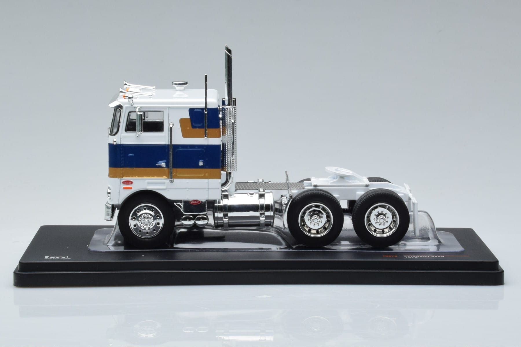 Peterbilt 352 H White IXO 1:43 TR078 Diecast — photo 3 of 6