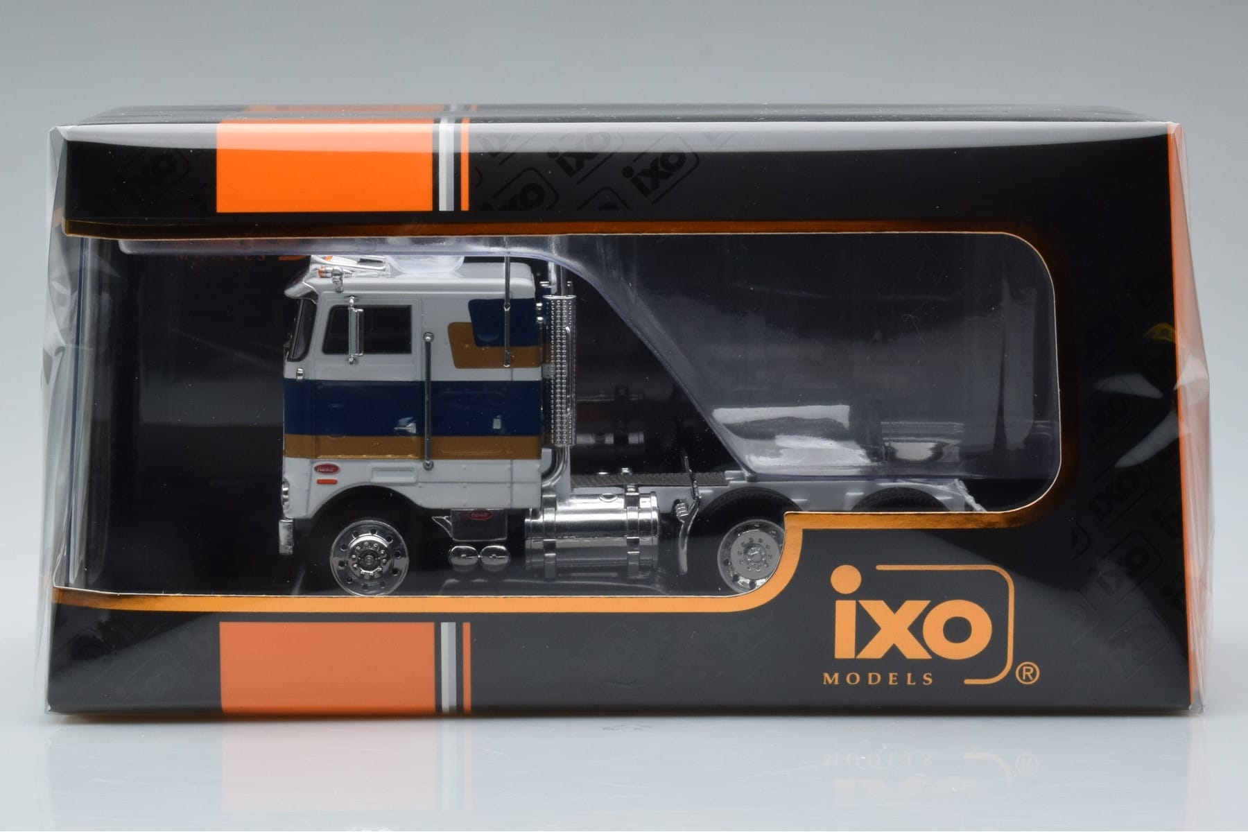 Peterbilt 352 H White IXO 1:43 TR078 Diecast — photo 6 of 6