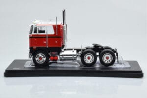 Peterbilt 352 Pacemaker Red White IXO 1:43 TR097 Diecast — photo 2 of 4