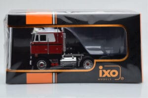 Peterbilt 352 Pacemaker Red White IXO 1:43 TR097 Diecast — photo 4 of 4