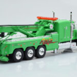 Peterbilt 359 Wrecker Road Service Green IXO 1:43 - image 2 of 5