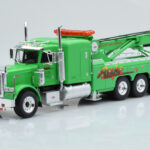 Peterbilt 359 Wrecker Road Service Green IXO 1:43