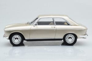 Peugeot 204 Coupe Beige Otto 1:18 OT1024 Resin — photo 3 of 6