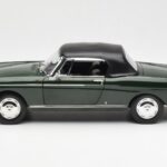 Peugeot 404 Cabriolet Antique Green Limited Edition Norev 1:18 184829 - image 4 of 8