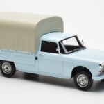 Peugeot 404 Pickup Bache Pastel Blue Otto 1:18 - image 4 of 6