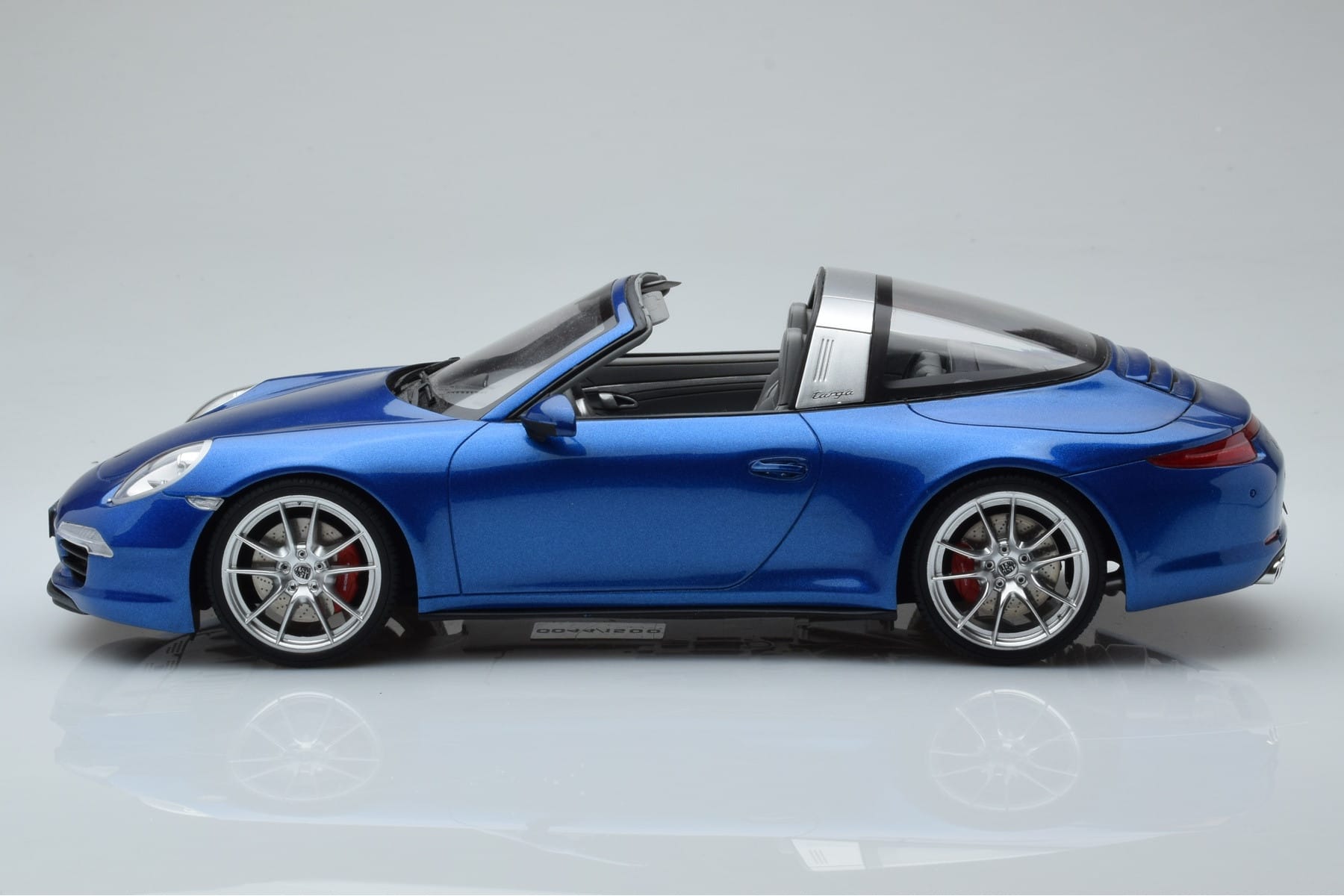 Porsche 911 991 4S Targa Blue GT Spirit 1:18 GT037 Resin — photo 3 of 5