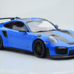 Porsche 911 GT2 RS 991.2 Weissach Package Blue Black Magnesium Wheels Minichamps 1:18 - image 4 of 6