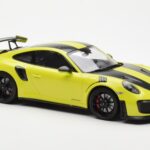 Porsche 911 991.2 GT2 RS Light Green With Black Magnesium Wheels Minichamps 1:18 - image 4 of 6