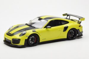 Porsche 911 991.2 GT2 RS Light Green With Black Magnesium Wheels Minichamps 1:18