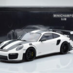 Porsche 911 GT2 RS 991.2 Weissach Package White Black Magnesium Wheels Minichamps 1:18 - image 6 of 6