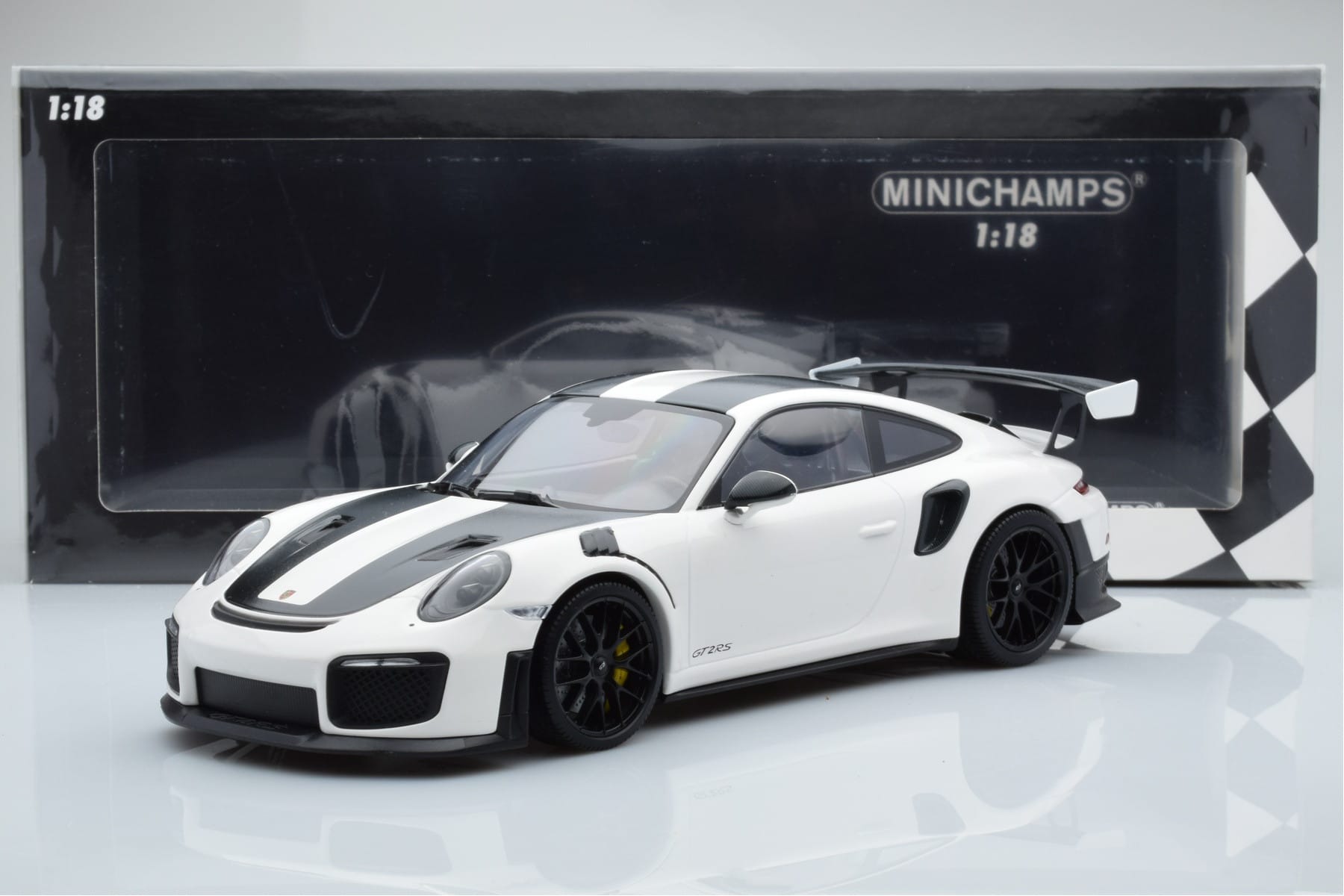Porsche 911 GT2 RS 991.2 Weissach Package White Black Magnesium Wheels Minichamps 1:18 153068309 Diecast — photo 6 of 6