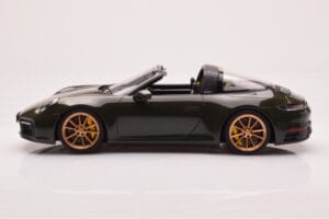 Porsche 911 992 Targa 4S Olive Green GT Spirit 1:18 GT438 Resin — photo 3 of 6