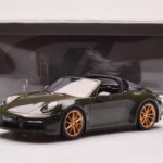 Porsche 911 992 Targa 4S Olive Green GT Spirit 1:18 - image 6 of 6